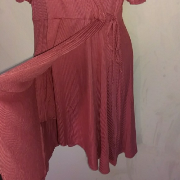 Off the shoulder tie front wrap dress - Picture 5 of 8